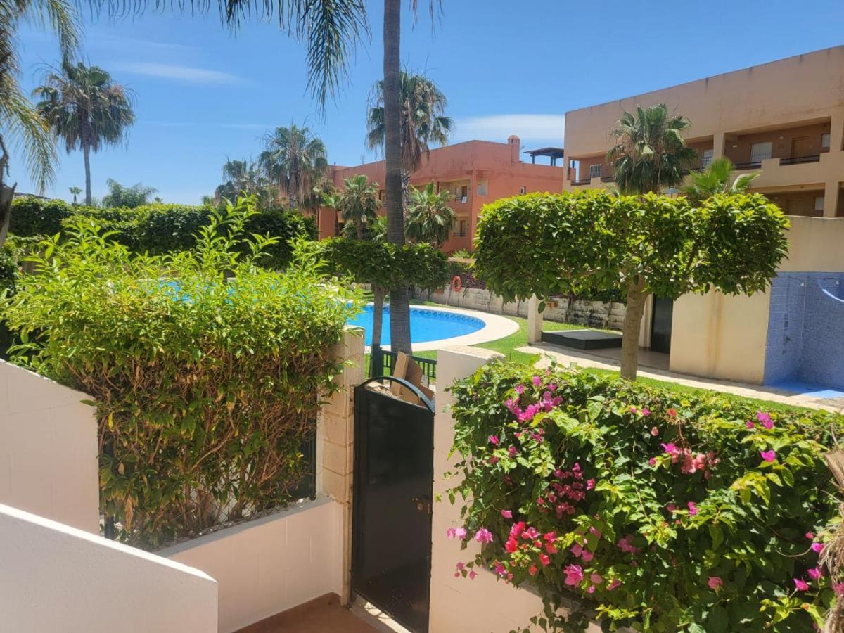 ¡Bajo precioso con salida directa a la piscina comunitaria en Paraíso de Vera! Exterior foto