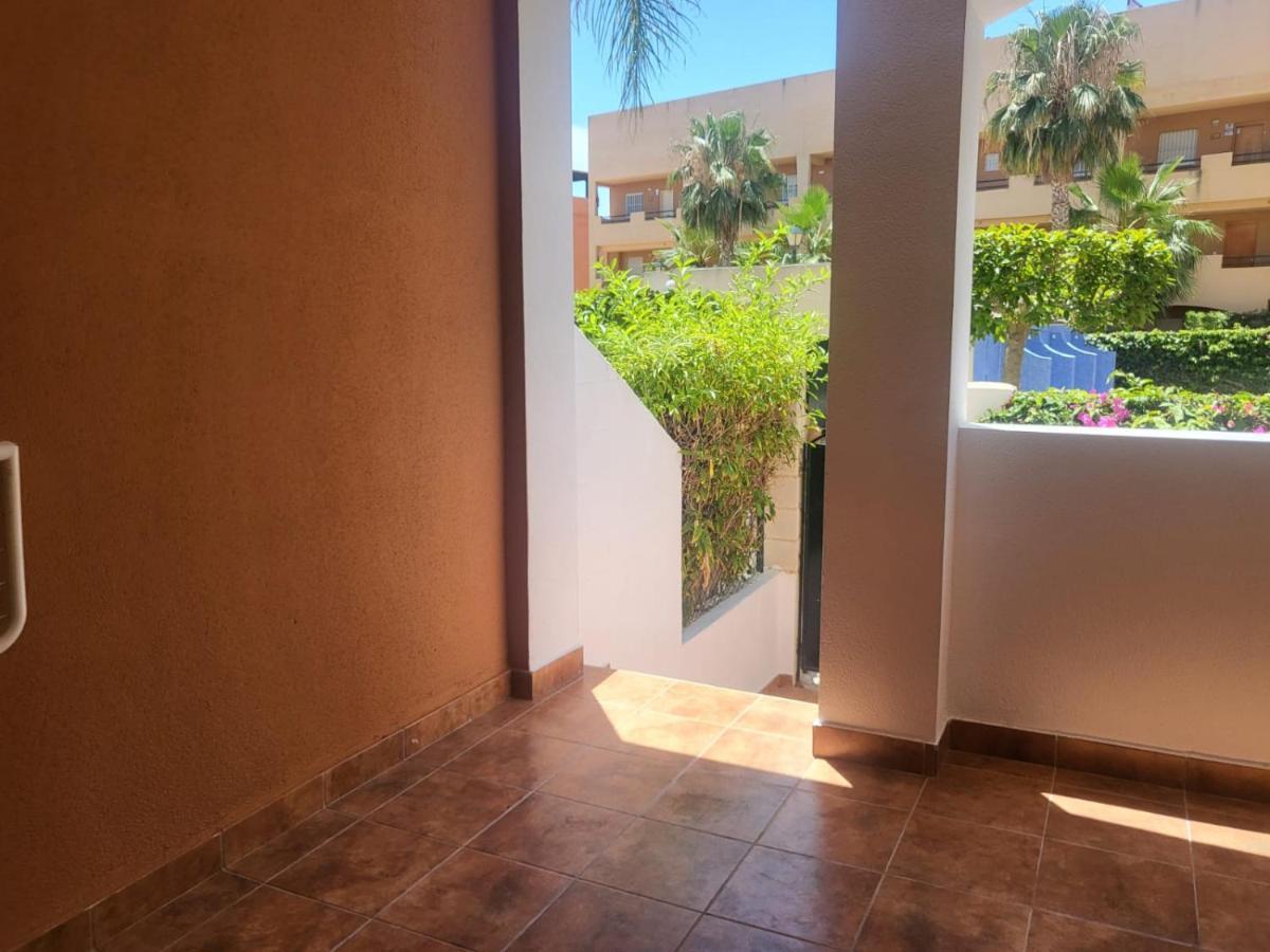 ¡Bajo precioso con salida directa a la piscina comunitaria en Paraíso de Vera! Exterior foto