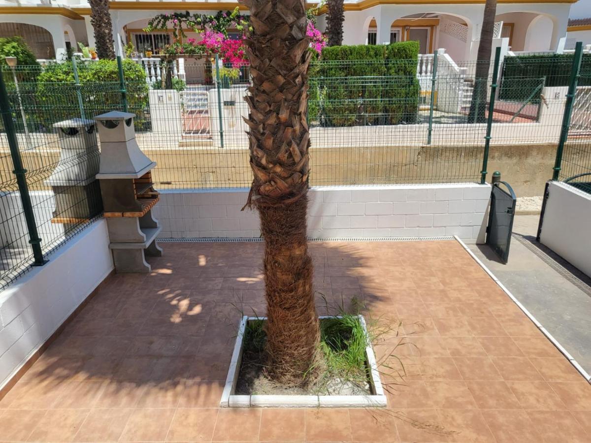 ¡Bajo precioso con salida directa a la piscina comunitaria en Paraíso de Vera! Exterior foto