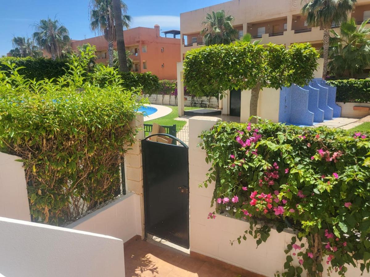 ¡Bajo precioso con salida directa a la piscina comunitaria en Paraíso de Vera! Exterior foto