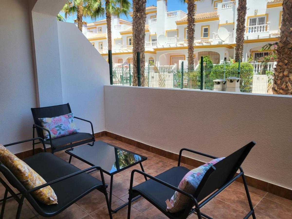 ¡Bajo precioso con salida directa a la piscina comunitaria en Paraíso de Vera! Exterior foto