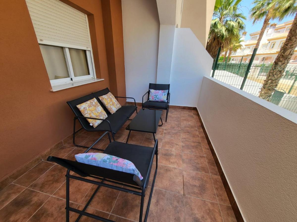 ¡Bajo precioso con salida directa a la piscina comunitaria en Paraíso de Vera! Exterior foto
