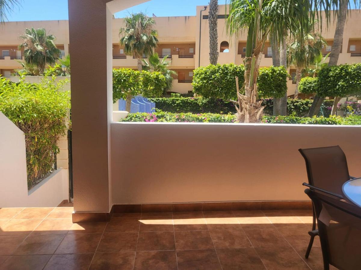 ¡Bajo precioso con salida directa a la piscina comunitaria en Paraíso de Vera! Exterior foto