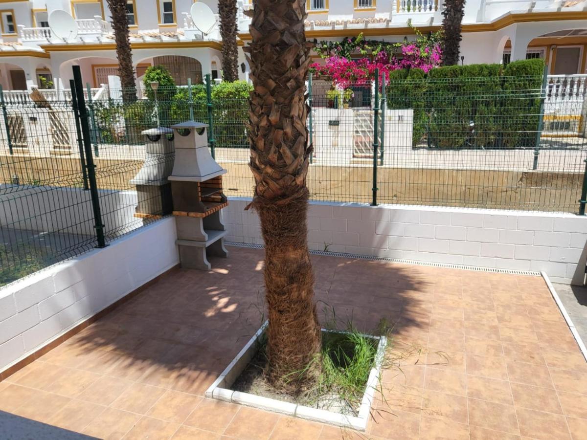 ¡Bajo precioso con salida directa a la piscina comunitaria en Paraíso de Vera! Exterior foto