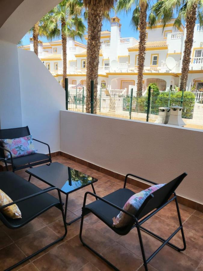 ¡Bajo precioso con salida directa a la piscina comunitaria en Paraíso de Vera! Exterior foto